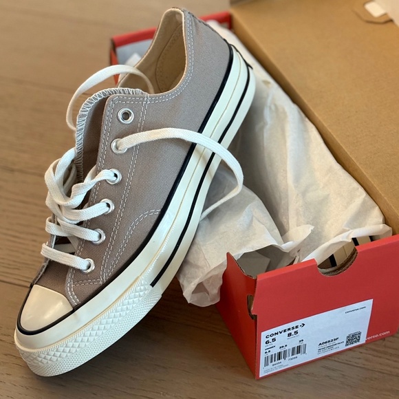 Converse Chuck 70 Low - Women's 8.5 - Picture 2 of 4